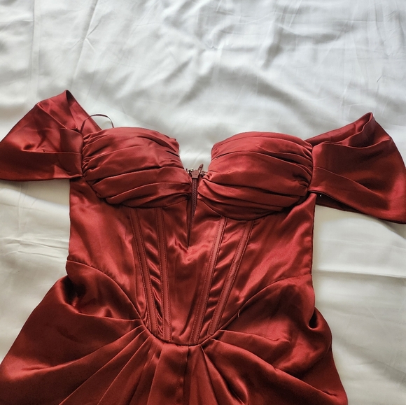 Sold Selfie LeslieMariesa Plunging Neckline Dress Red - Picture 7 of 12